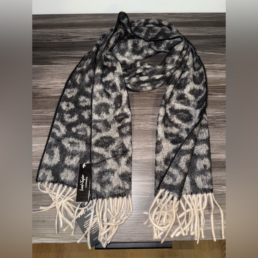 NWT Lord & Taylor Black and Cream Scarf